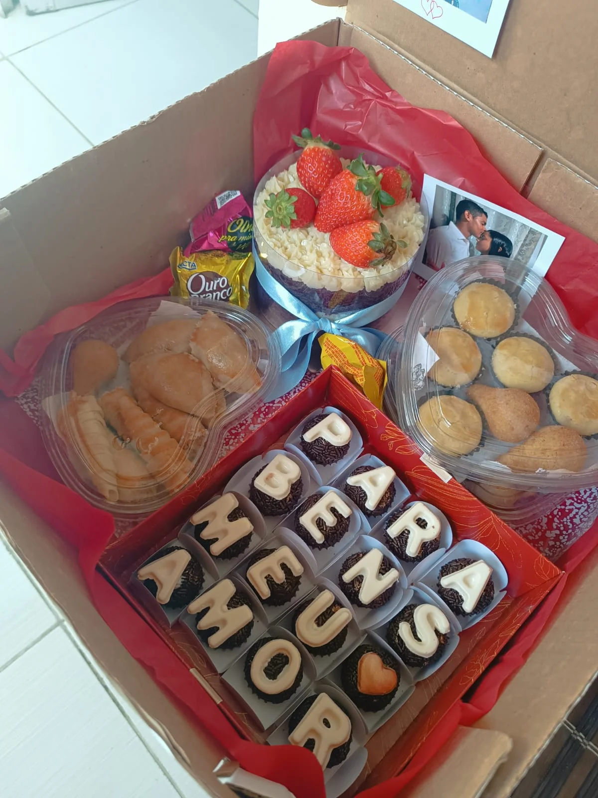 Festa na Caixa - Caixa presente com seleção de salgados e doces variados