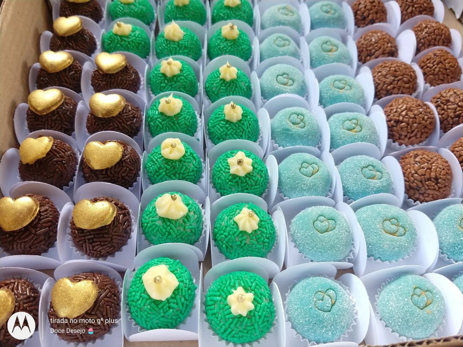 Brigadeiros Coloridos - Variedade de brigadeiros coloridos com sabores especiais