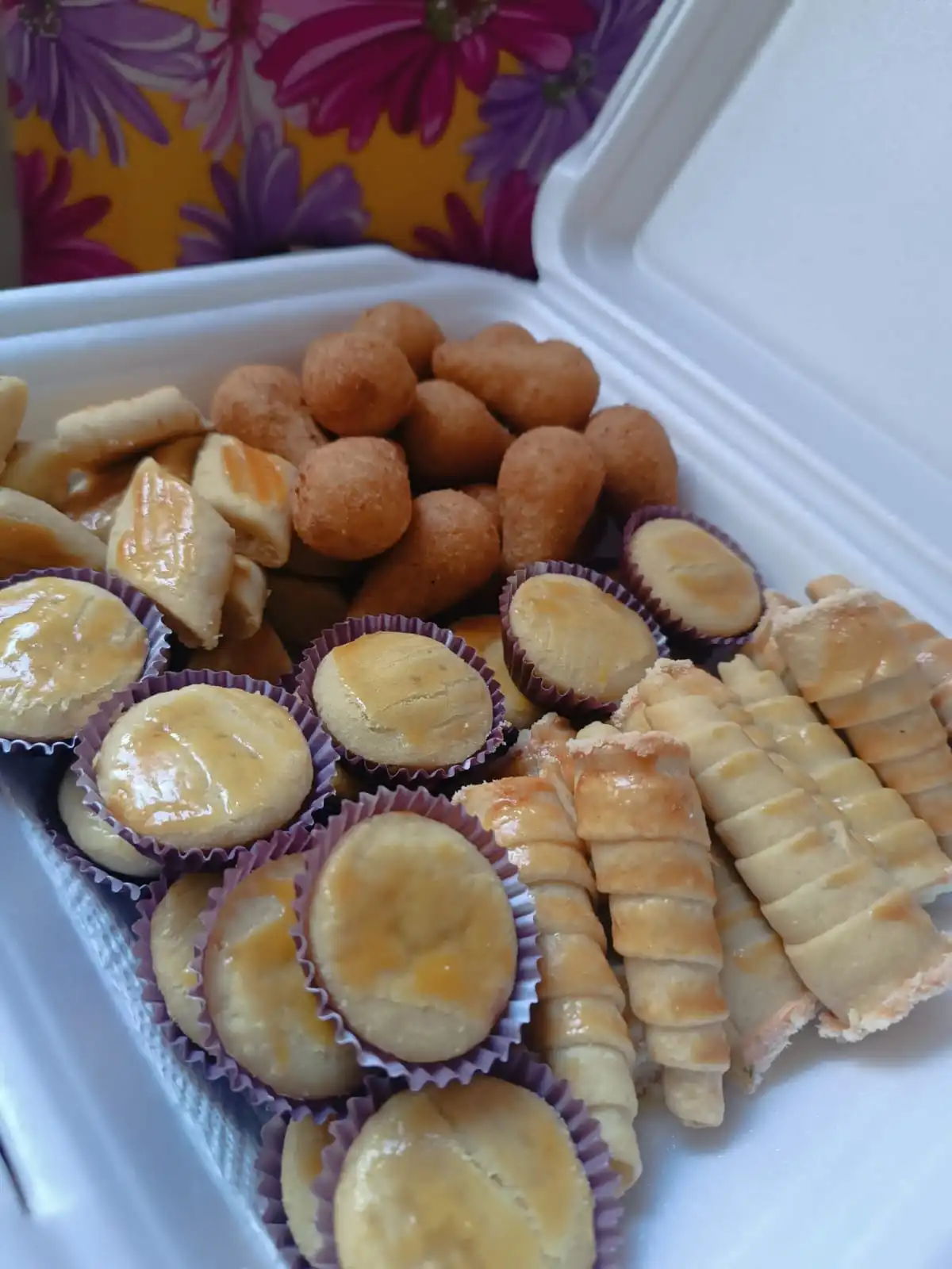 Salgados Variados - Empadas, canudinhos, salgadinhos de queijo e coxinha